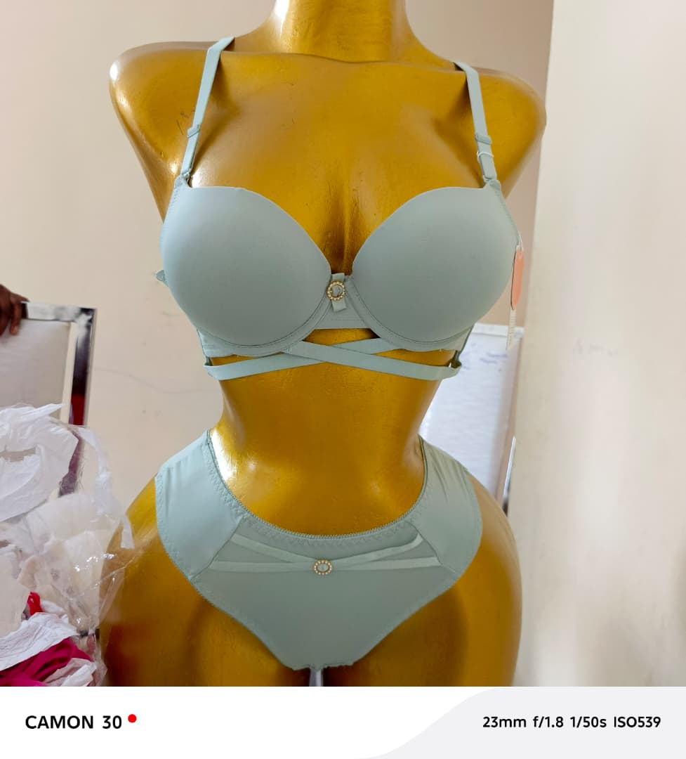 Soutien-gorge Bandeau + String